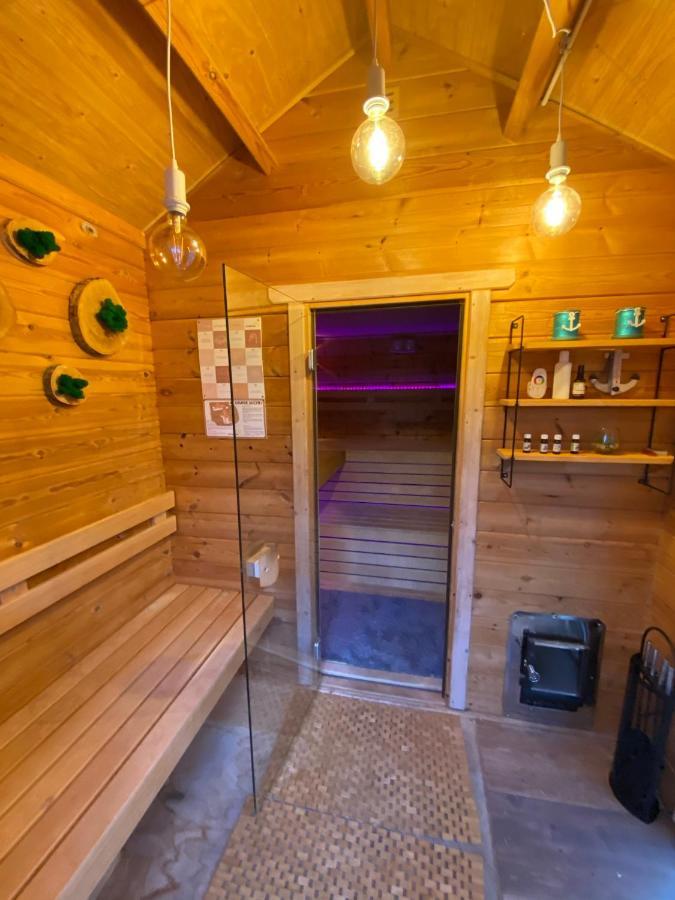 Domek Inosasino Z Basenem I Sauna Exteriér fotografie